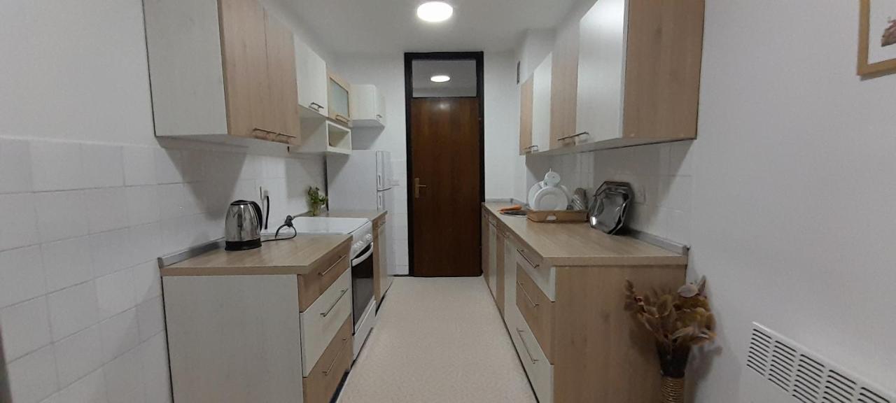 Cozy And Sunny Apartment Near The Airport SJJ Exterior photo