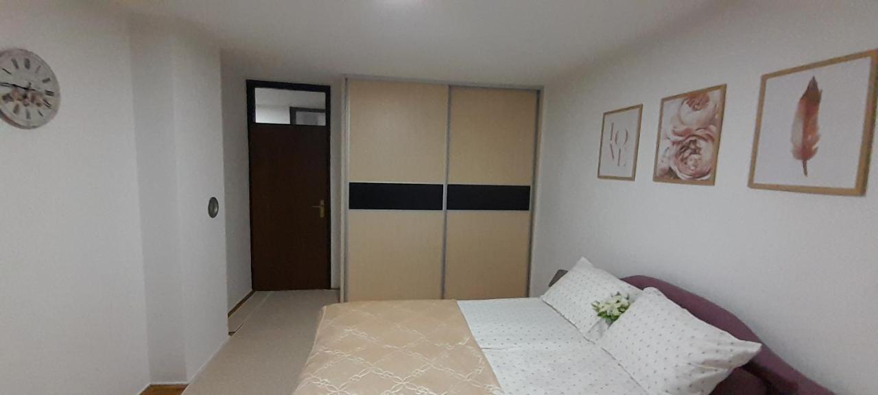 Cozy And Sunny Apartment Near The Airport SJJ Exterior photo