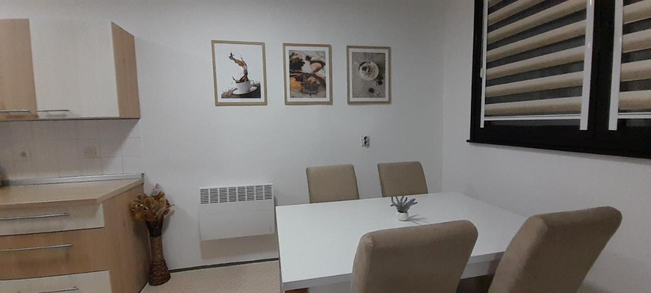 Cozy And Sunny Apartment Near The Airport SJJ Exterior photo