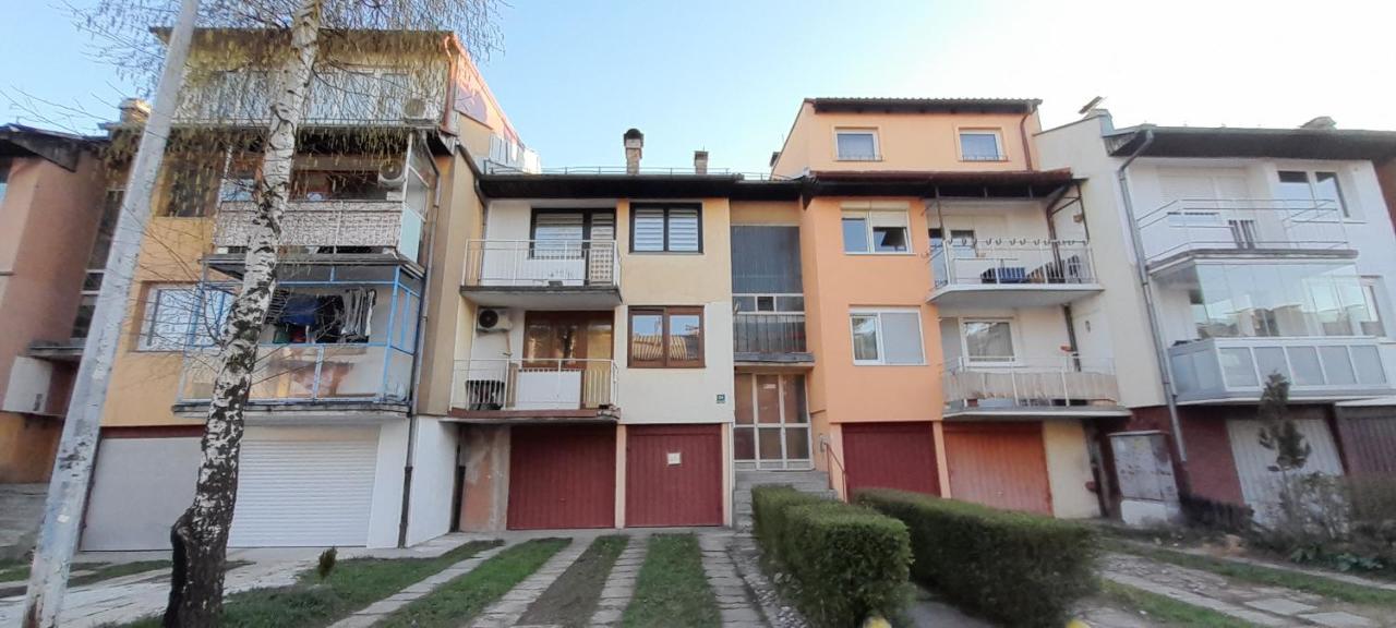 Cozy And Sunny Apartment Near The Airport SJJ Exterior photo